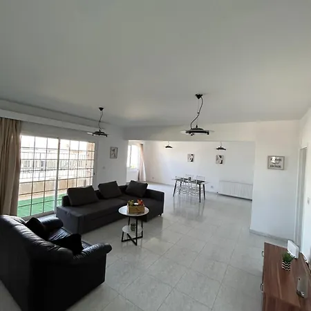 Modern Spacious Penthouse In *