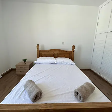 Modern Spacious Penthouse In 아파트