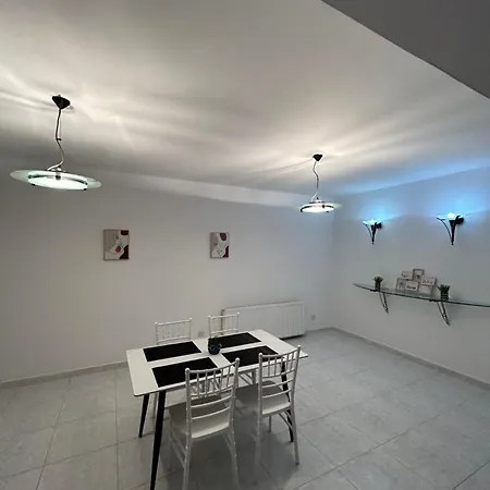 Modern Spacious Penthouse In *