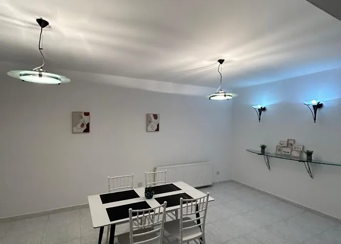 Modern Spacious Penthouse In *