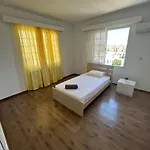 Modern Spacious Penthouse In * פאפוס