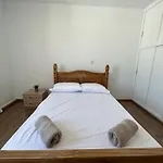 Modern Spacious Penthouse In דירה