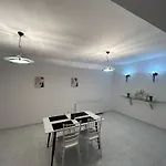 Modern Spacious Penthouse In *
