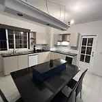 Modern Spacious Penthouse In דירה פאפוס