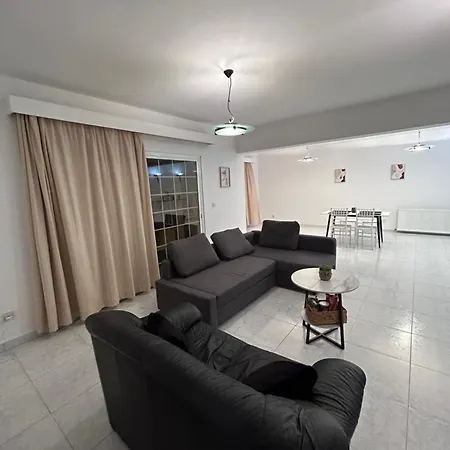 Modern Spacious Penthouse In * パ フォス