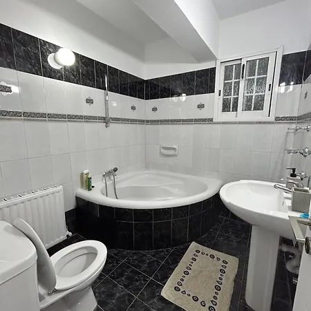 Modern Spacious Penthouse In アパート *